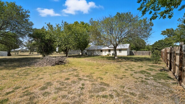 Building Photo - 200 Valley Acres Dr