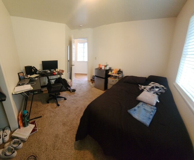 Building Photo - 6 bed 3 bath Spacious home near Cal Poly