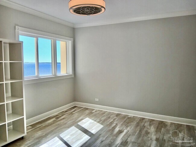 Building Photo - 825 Bayshore Dr
