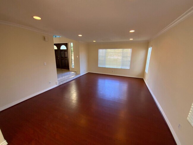 Building Photo - 4 BEDROOM AT THE LAKES WITH A POOL AND SPA!!