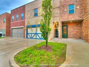 Building Photo - West Norman Urban Contemporary 3 Bed/2.5 Bath West Main Lofts Townhome Available Now!