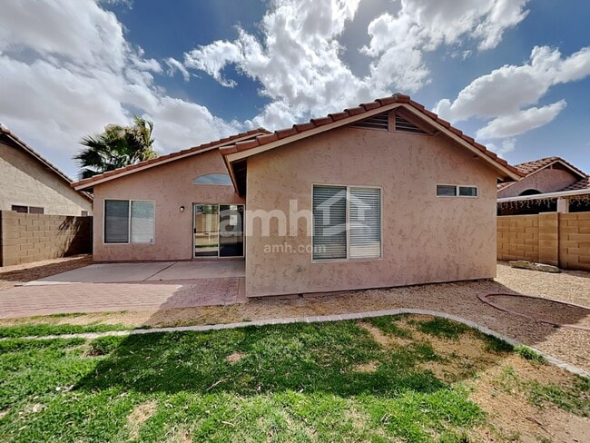 Building Photo - 1272 W Lark Dr