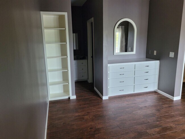 Building Photo - 200 Full Moon