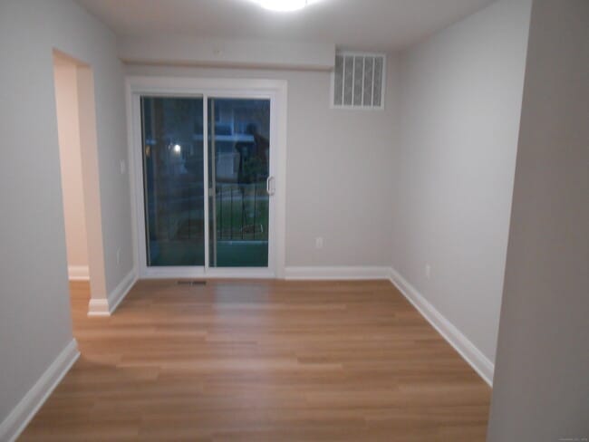 Building Photo - 50 Greenhouse Rd