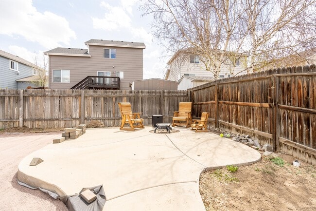 Building Photo - 857 Regent Ct