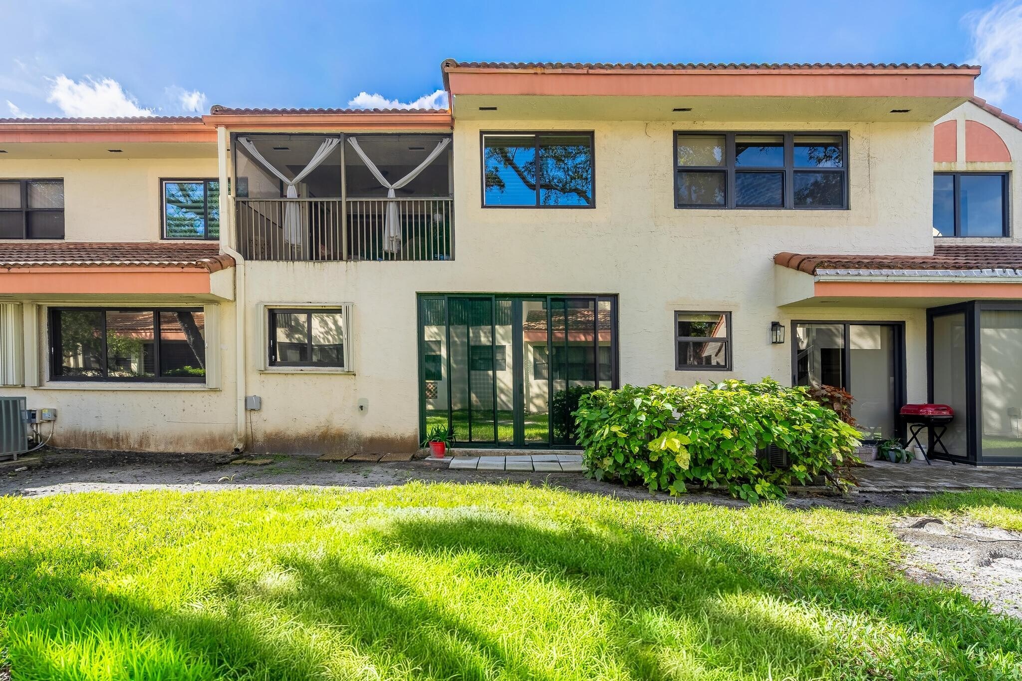 Back of unit - 3351 Emerald Oaks Dr