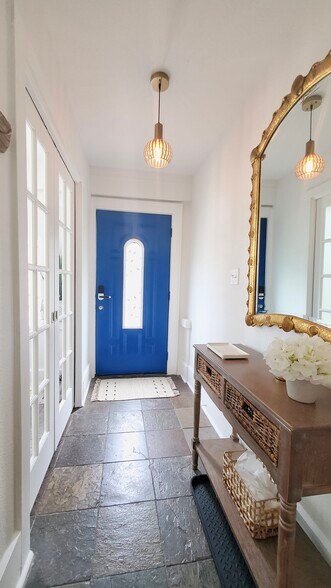 Building Photo - 2821 6th Ave N