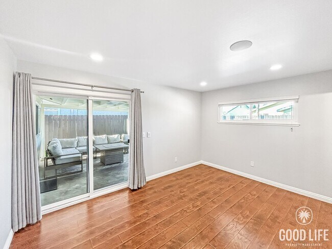 Building Photo - Beautiful 3BD/2BA W/ Private Pool, Attached Garage, and A/C in Clairemont!
