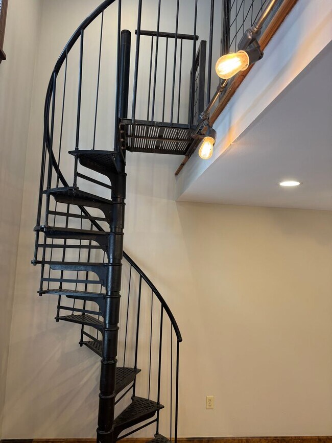 Building Photo - BEAUTIFUL, BRIGHT AND OPEN 1 BED, 1 BATH  HOUSE IN HEART OF NORTHSIDE- AVAIL NOW!