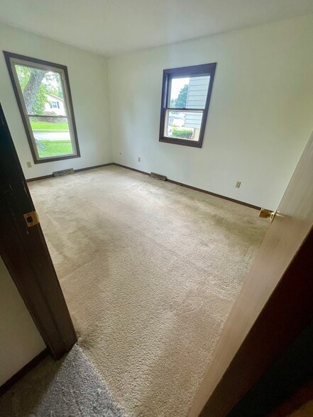 Building Photo - 721 E Wellington Ct