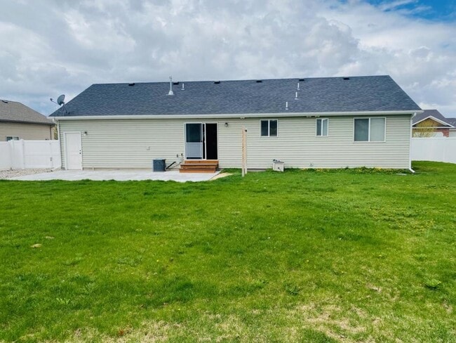 Building Photo - 1466 Chesney Ct