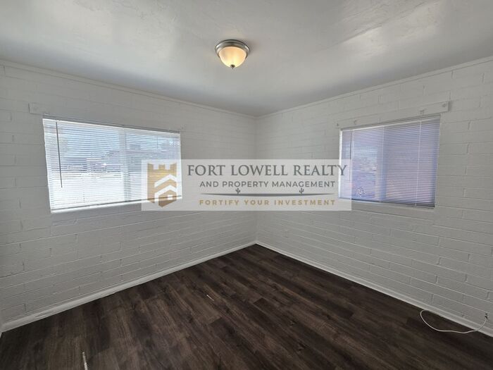 Building Photo - 3049 E Proctor Vista