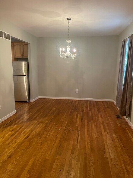 Building Photo - 4814 Wilshusen Ave