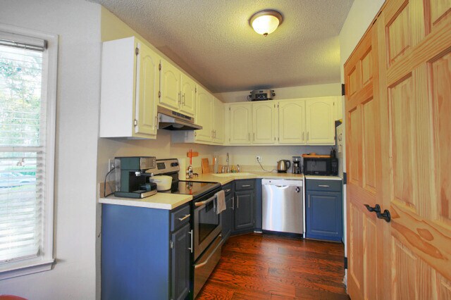 Building Photo - Stunning, Modern 2 Bed, 2 Bath with Office in Woodcroft!
