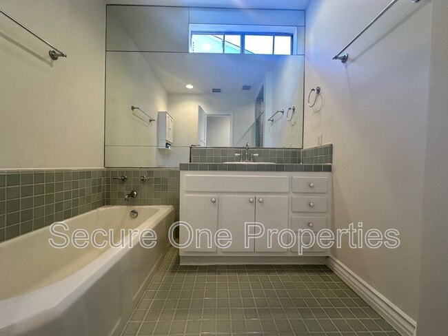 Building Photo - 340 W Spazier Ave
