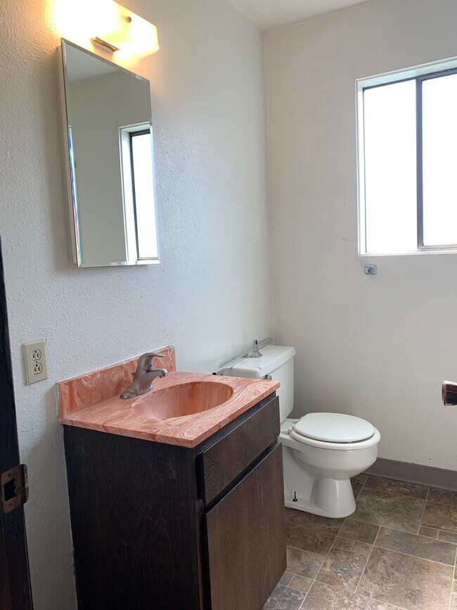 Building Photo - 630 NE Maiden Ln