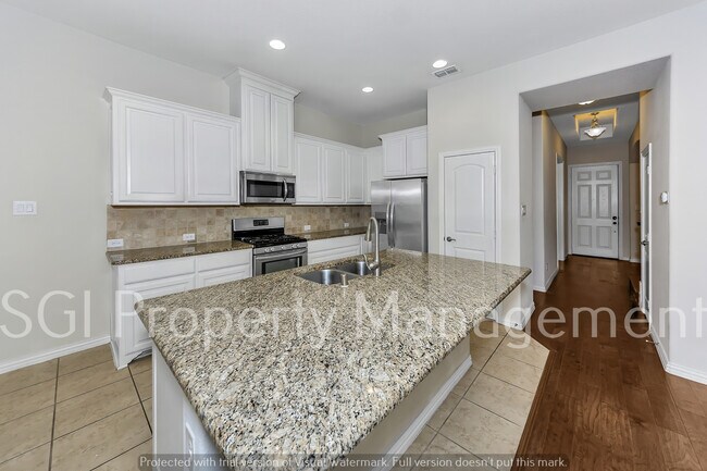 Building Photo - 679 Emily Ln