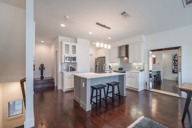 Building Photo - 2 Bed + Flex Room Option in East Dallas Townhome off Greenville Lakewood Neighborhood