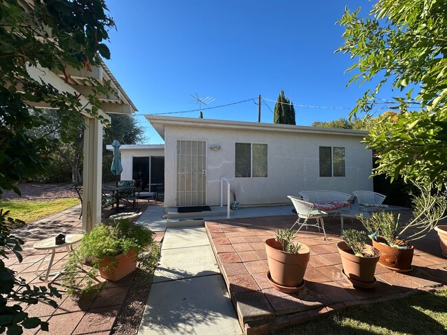 Building Photo - 1 Bedroom Casita