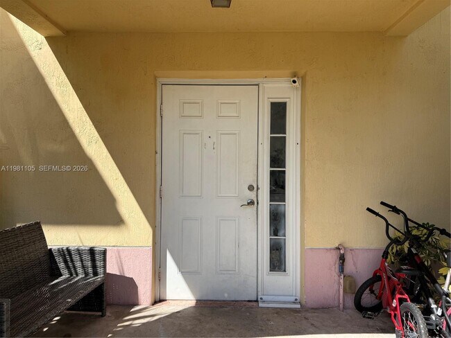 Building Photo - 2032 NE 167th St