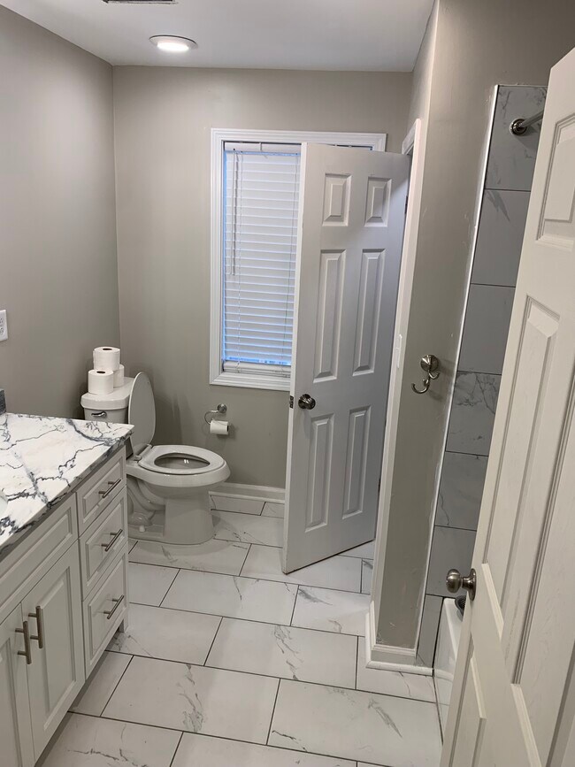 Bedroom 2 bathroom - 1713 Burney Branch Dr