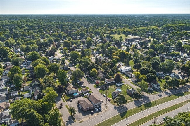 Building Photo - 273 Division St