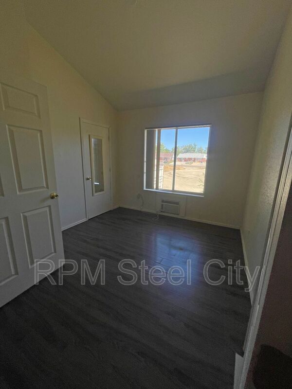 Building Photo - 1717 Oakshire Ln