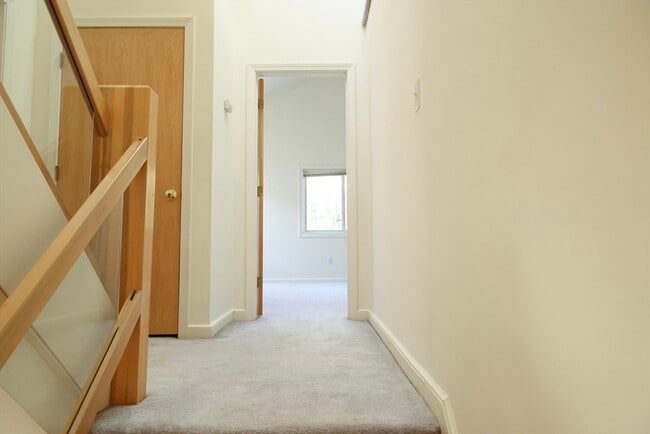 Building Photo - 145 Captain Eames Cir