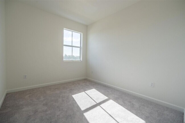 Building Photo - 2510 SE 29th St