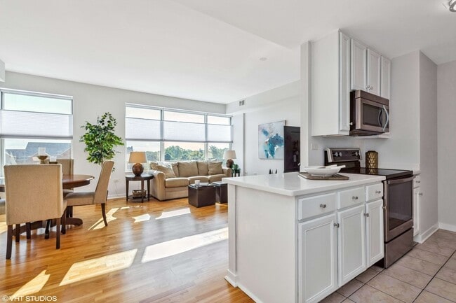 Building Photo - 77 S Evergreen Ave