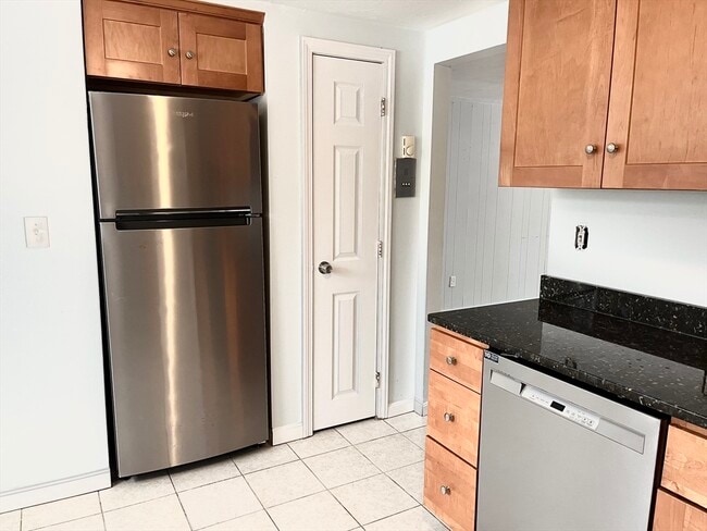 Building Photo - 2 Tideview Path