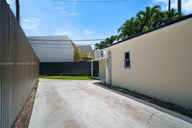 Building Photo - 2270 NE 135th Terrace