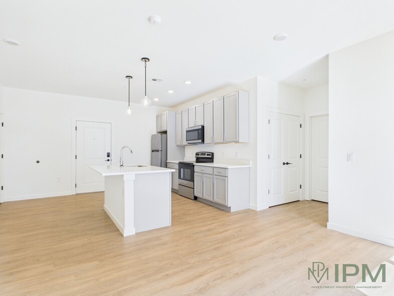 2 Bed / 2 Bath 1136 Sq Ft - Kitchen - 98 Penn Place