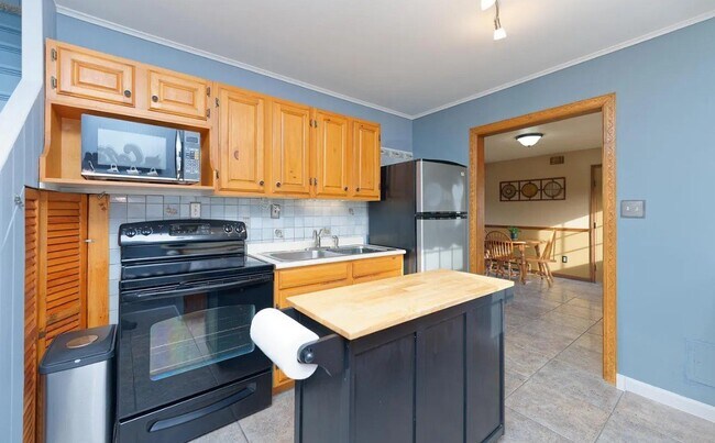 Building Photo - 1073 Outer Dr