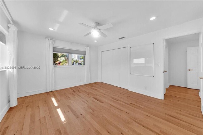 Building Photo - 348 Palm St