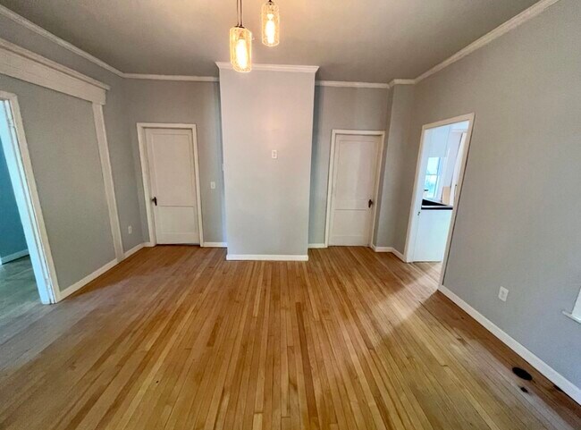 Building Photo - 409 Hammond St