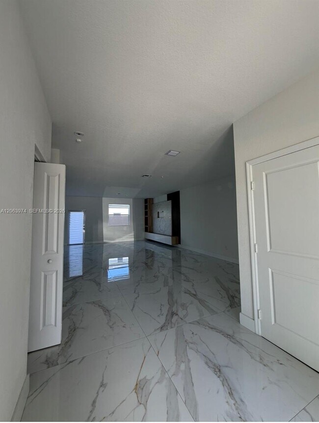 Building Photo - 16144 SW 148th Pl
