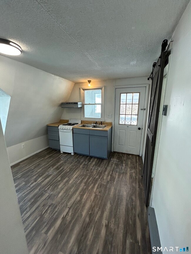 Building Photo - 168 High St