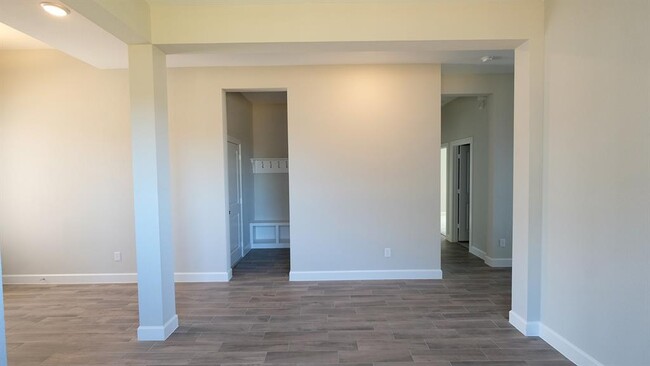 Building Photo - 302 Pure Parsley Path
