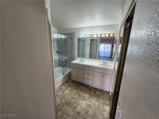 Building Photo - 5201 S Torrey Pines Dr