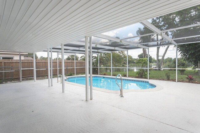 Building Photo - Rare Pool Home in Port Richey!!!