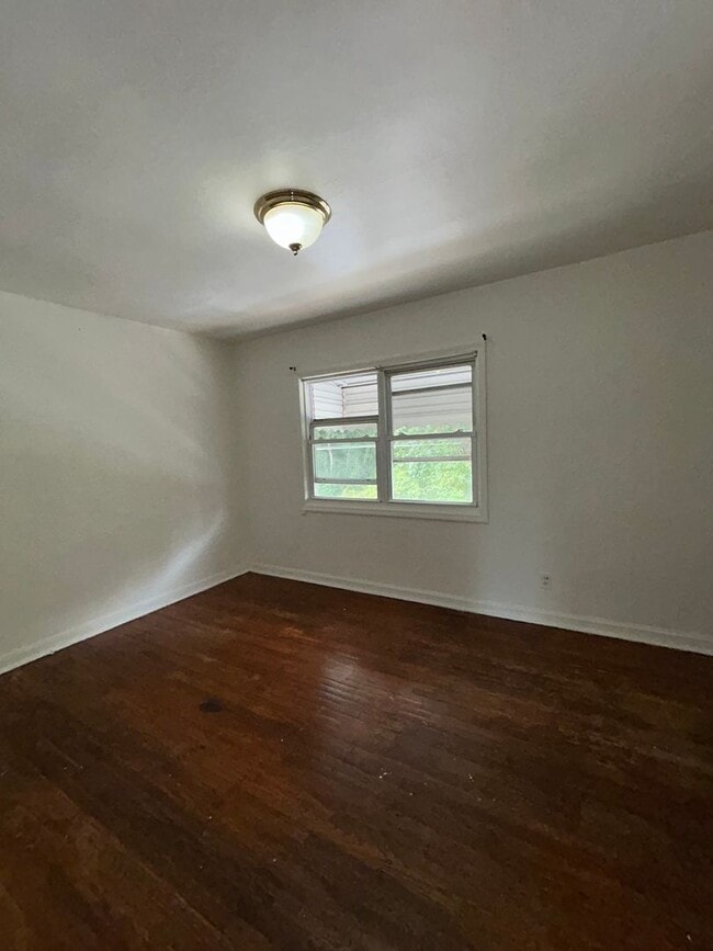Building Photo - Nice and quiet Town House with garage and ...