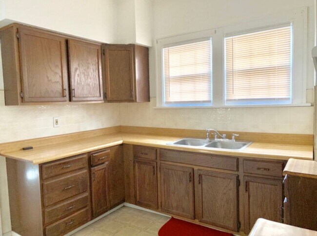 Building Photo - 3 Bed 1 Bath