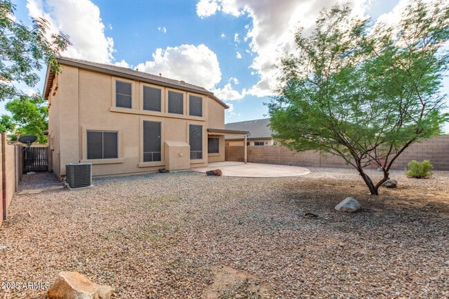 Building Photo - 40882 W Robbins Dr