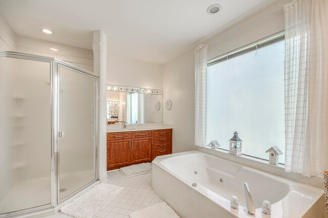 Building Photo - 10080 Dover Carriage Ln