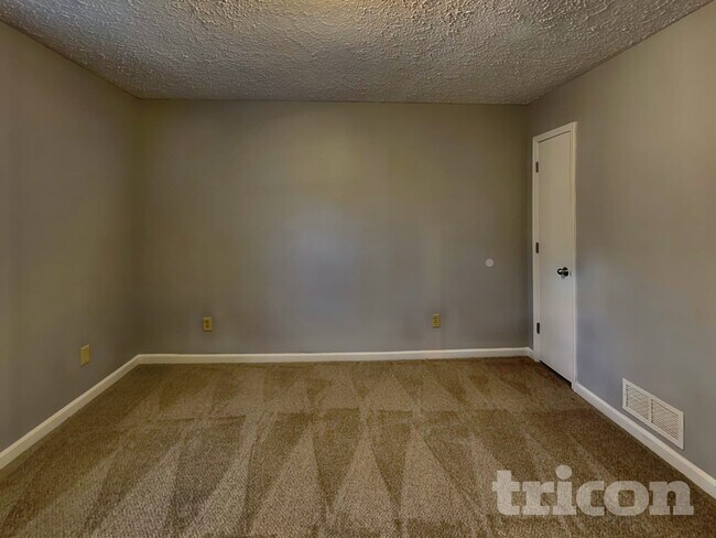 Building Photo - 135 Stephens Dr