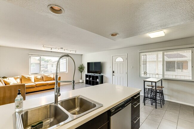 Building Photo - 1015 N Granite Reef Rd