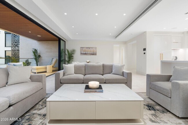 Building Photo - 6587 N Palmeraie Blvd