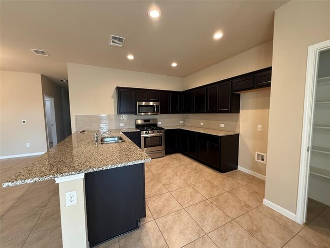 Building Photo - 6624 San Isidro Dr