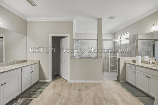 Building Photo - 11910 Bay Oak Dr